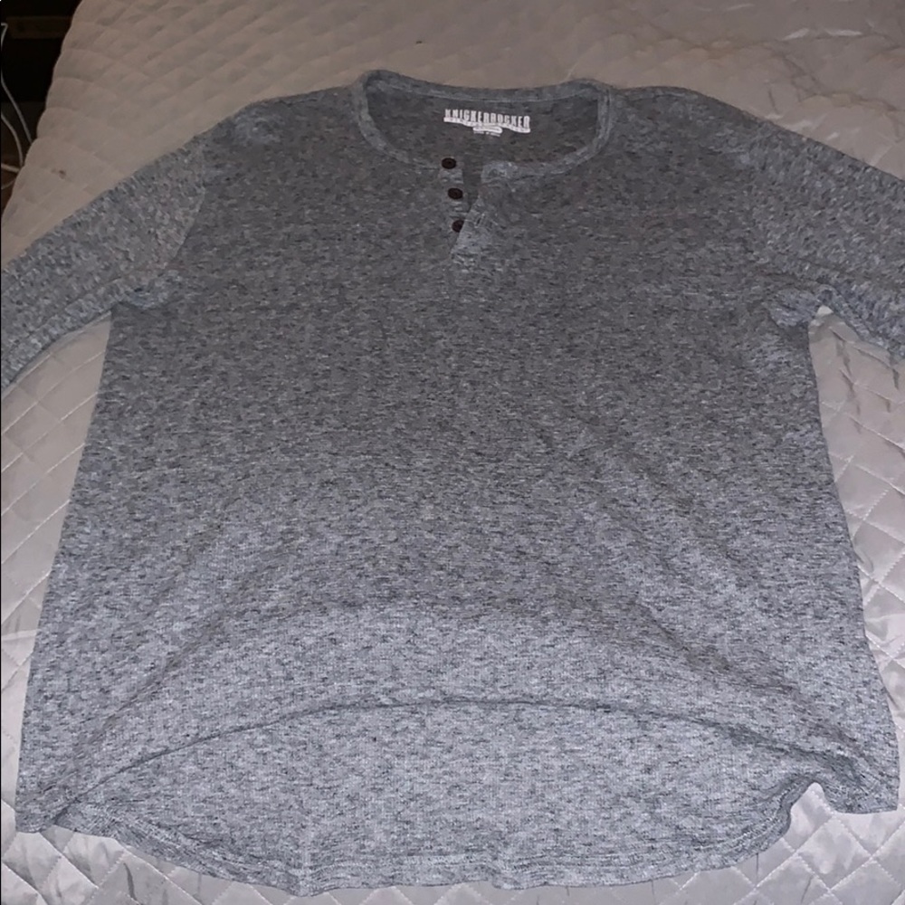 Long sleeve gray shirt
